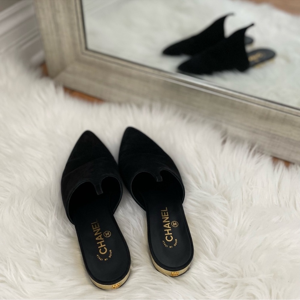 CHANEL Gold Heel — CC Logo Black Suede Mules - Picture 4 of 11